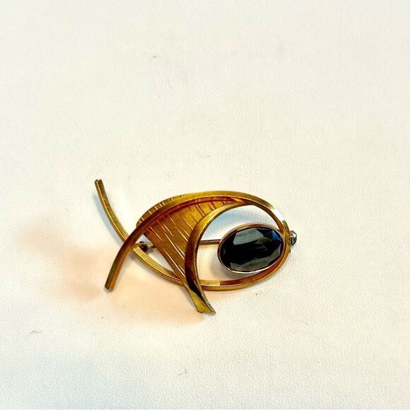 Vintage Brushed Gold Toned Brooch with Hematite Stone - Picture 1 of 5